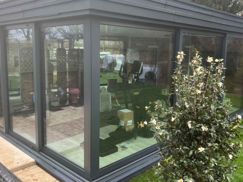 Reynaers lift and slide corner door