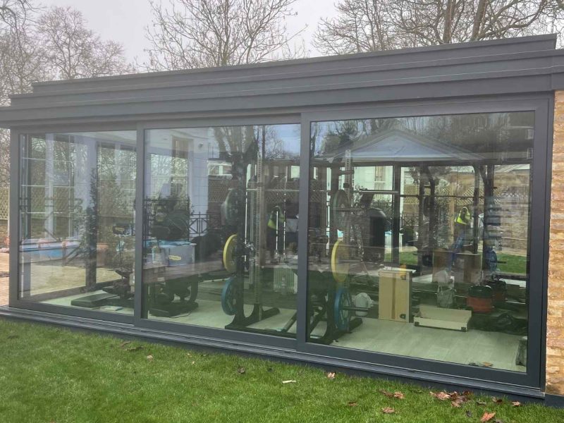 Reynaers lift and slide corner door